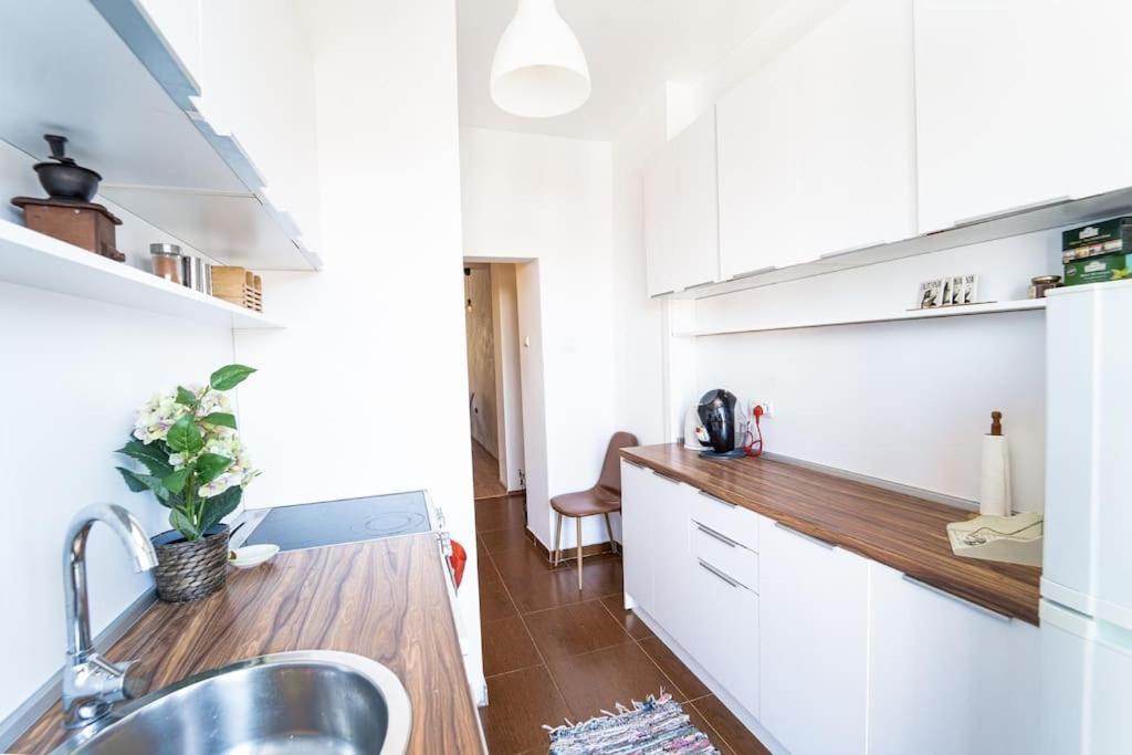 Central Apartment 2Bd Next To Vitosha Bul. Sofia Exterior foto