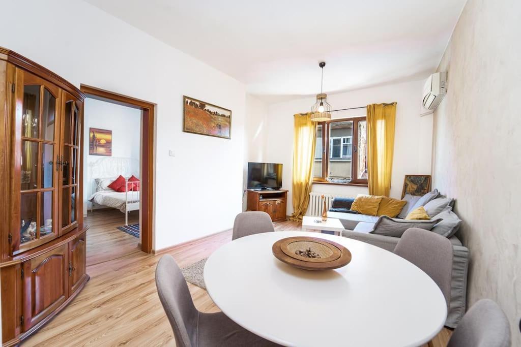 Central Apartment 2Bd Next To Vitosha Bul. Sofia Exterior foto